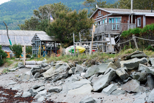 Saison,Été,Camping,Hébergement,MRC Haute-Gaspésie,Région,Sainte-Anne-Des-Monts,Le Sea Shack,Chalet,Eau,Plage,Bar,Club,Pub,Brasserie,Jour,Temps